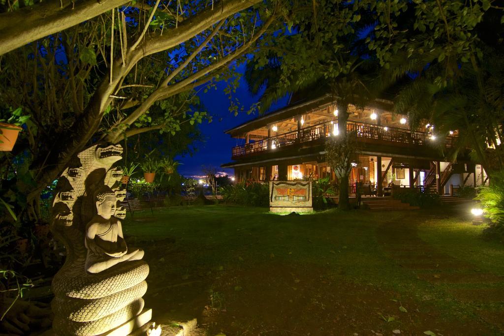 Terres Rouges Lodge Banlung Buitenkant foto